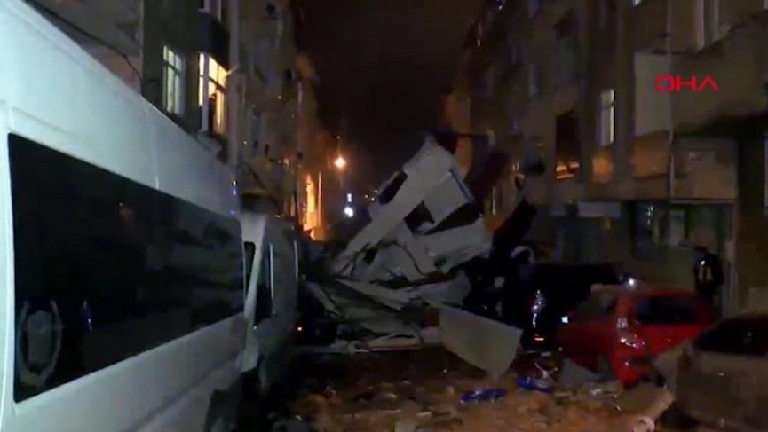 Son dakika... İstanbul'u fırtına vurdu: Çok sayıda evin çatısı uçtu