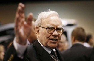 Warren Buffett ilk akıllı telefonunu aldı