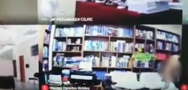 Peru'da kamerayı açık bırakan avukat müvekkiliyle cinsel ilişkiye girerken yakalandı