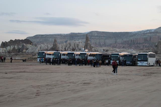 Kapodokya'da koronayı hiçe sayıp böyle halay çektiler