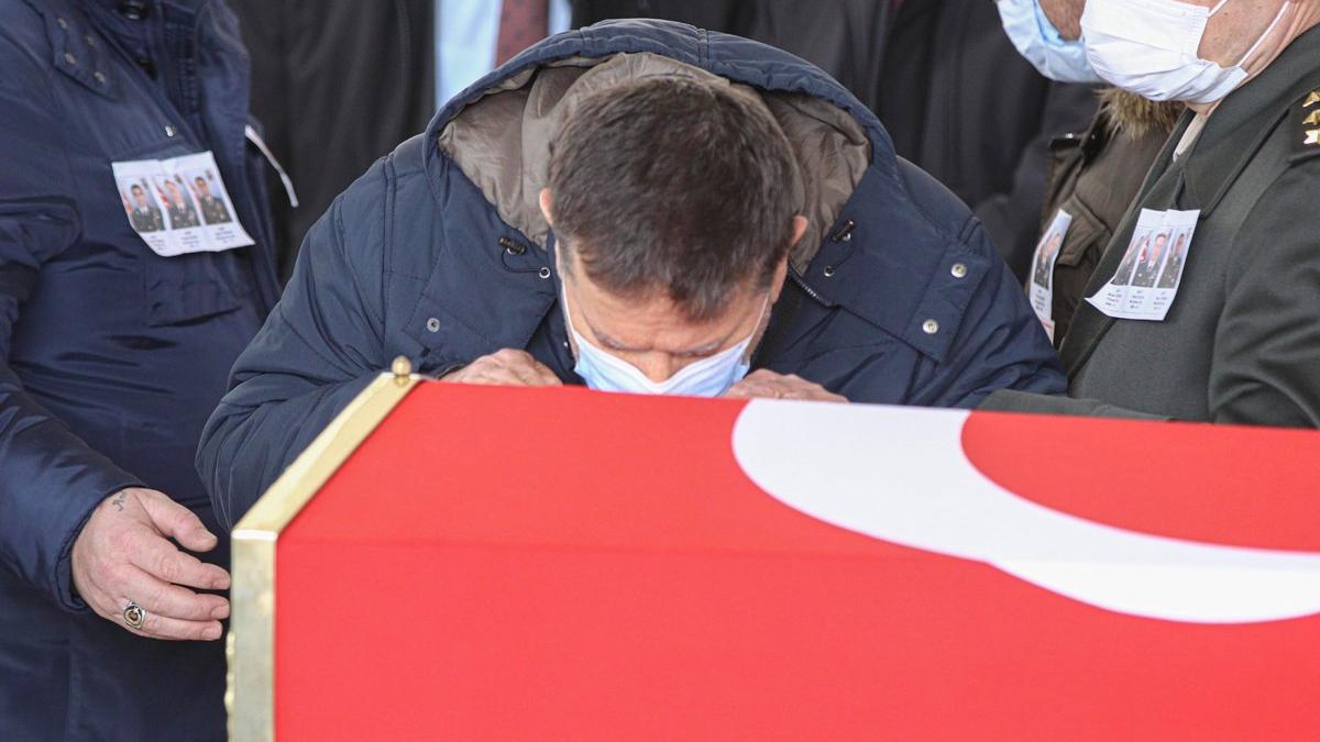 Gara şehitleri son yolculuğuna uğurlandı