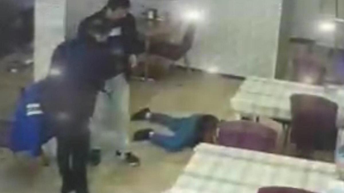 Kadın dönerciyi indirim yapmadığı için bıçaklayıp öldürdü