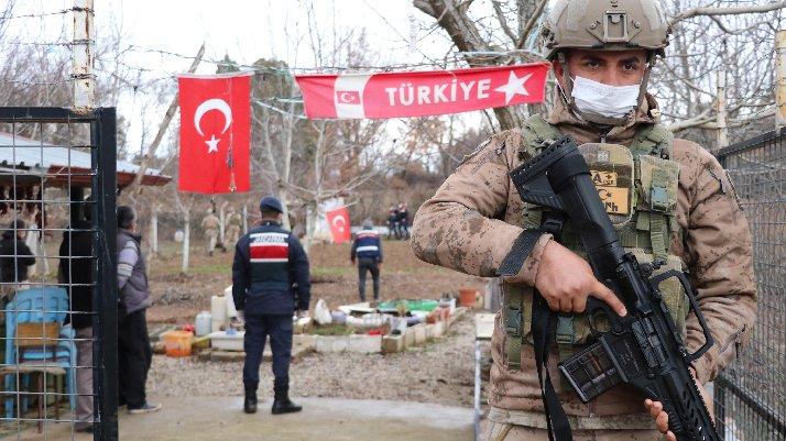 Denizli'de komandolu uyuşturucu operasyonu: 50'den fazla gözaltı