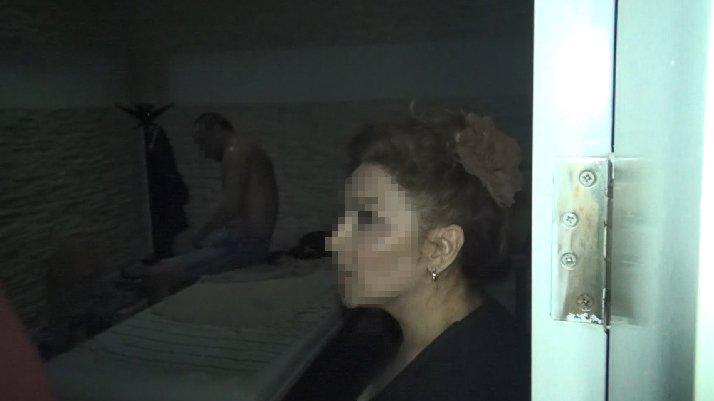 Coronaya rağmen açık: Masaj salonunda basıldılar