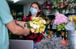 Pandeminin vurduğu çiçekçinin umudu Sevgililer Günü