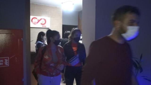 Masaj salonu baskınında ceza yağdı! Nereye kaçacaklarını şaşırdılar