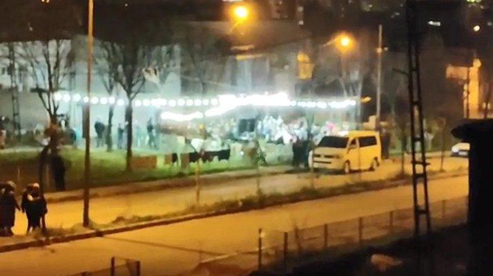 Müzikli, danslı sokak düğününe polis baskını