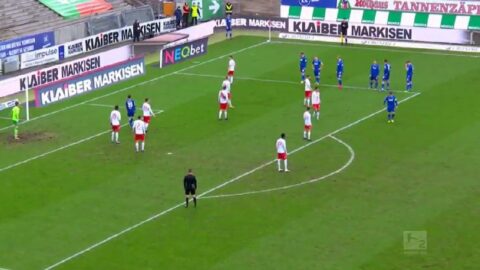 Karlsruher oyuncularından görülmemiş korner taktiği