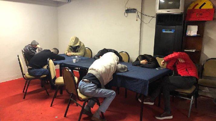 Kumar oynarken yakalandılar: Ceza yağdı