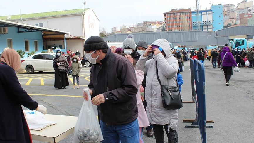 1 kilo balık için 3 bin 500 kişi kuyruğa girdi