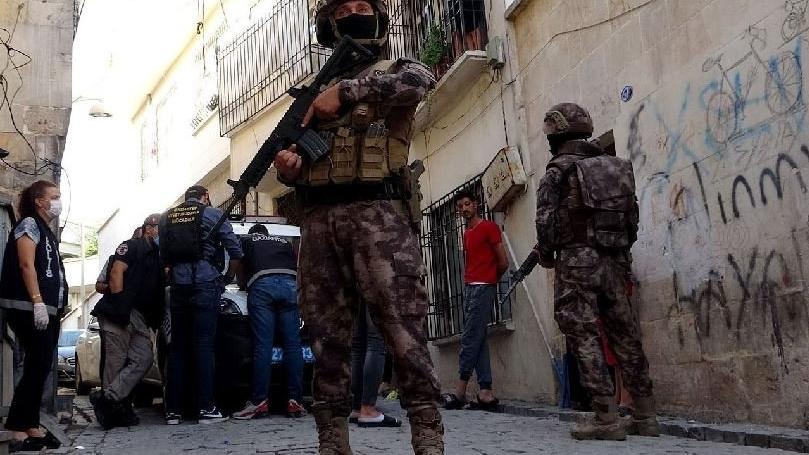 52 yılla aranan çocuk katili saklandığı evde yakalandı