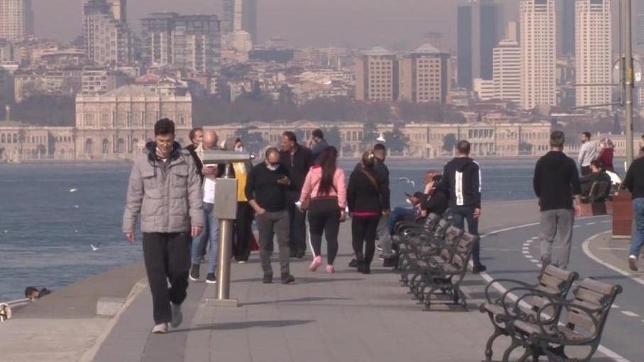 Sahilde pes dedirten görüntü: Doldu taştı