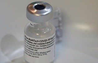 Pfizer, aşı şişelerinden çıkan ekstra dozlar için ödeme istedi