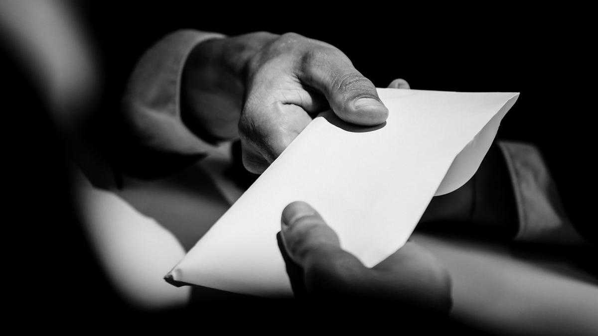 Rüşvetçi polisler tutuklandı