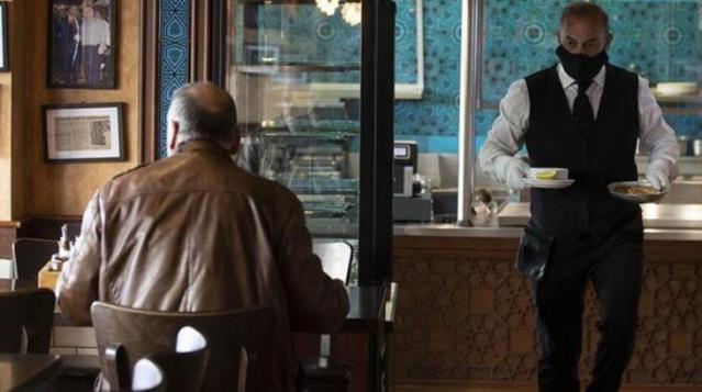 Sağlık Bakanlığı'ndan ödüllü formül: Restoran ve kafeler ilk olarak vaka sayılarını azaltan illerde açılacak