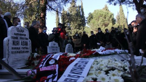 Samsunspor`un 32 yıllık acısı tazelendi... Hayatını kaybedenler mezarları başında anıldı