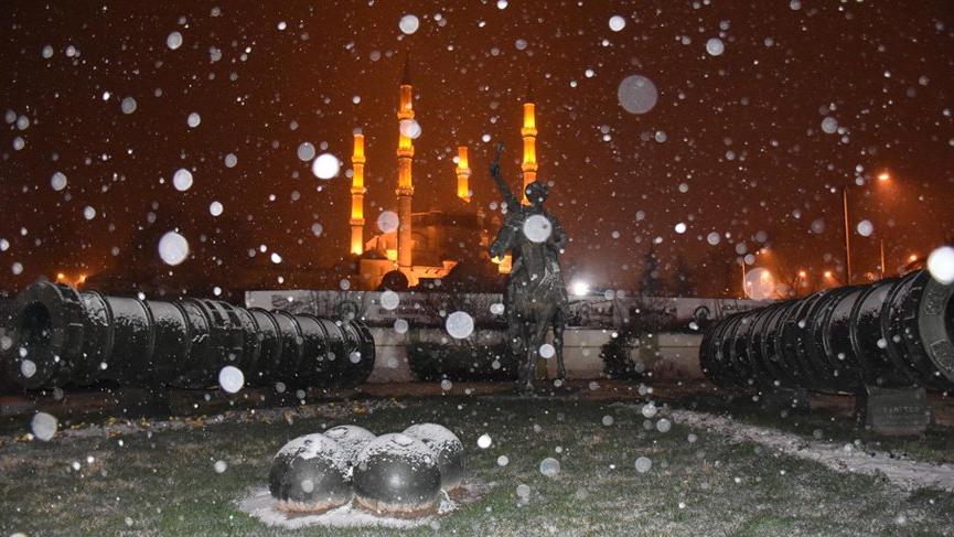 Edirne'de beklenen kar yağışı başladı! Art arda uyarılar geliyor