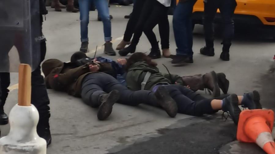 Ankara'da öğrencilere ters kelepçe