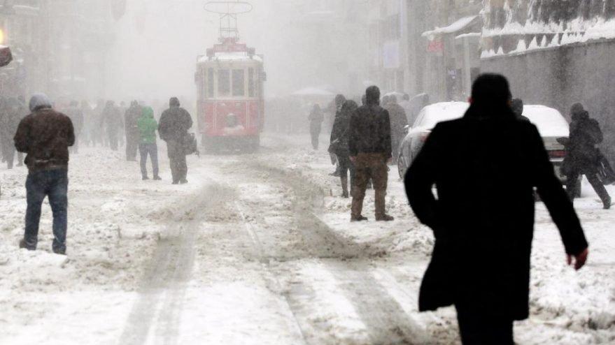 Hava sıcaklıkları 10 derece düşecek, İstanbul'a kar geri dönüyor