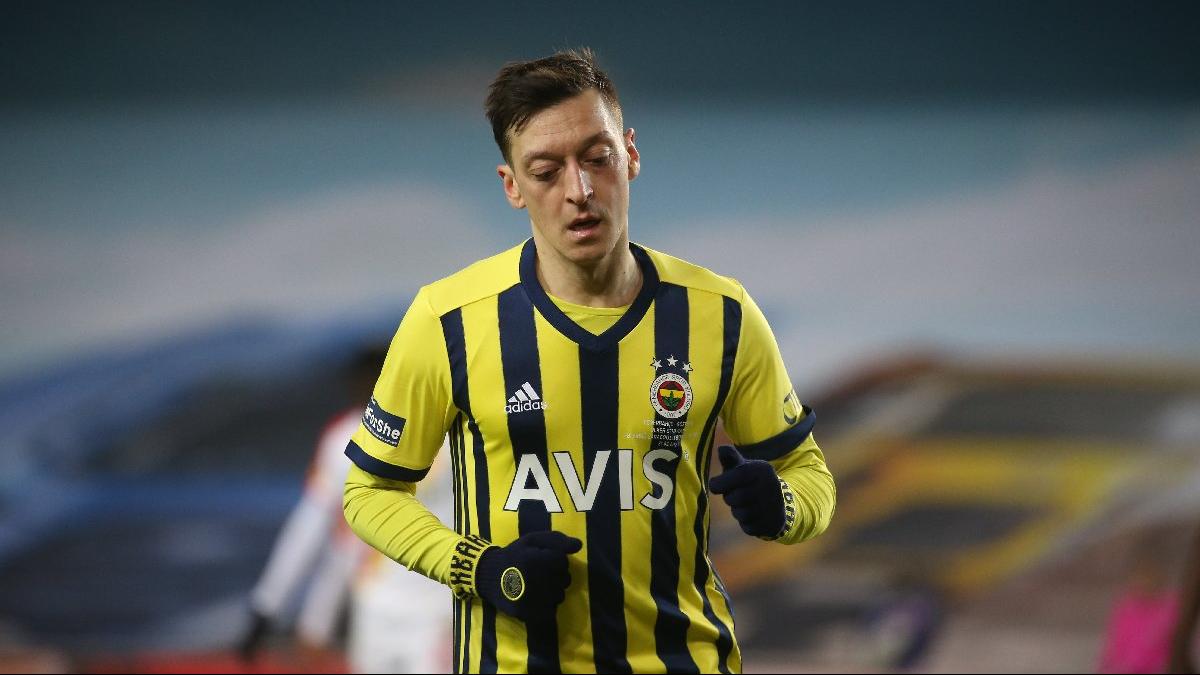 Mesut Özil 4. maçını da boş geçti!