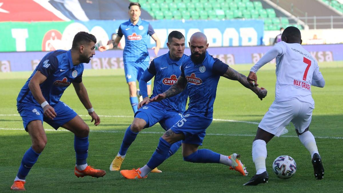 Sumudica yine başaramadı! 10 kişi kalan Sivasspor puan vermedi...