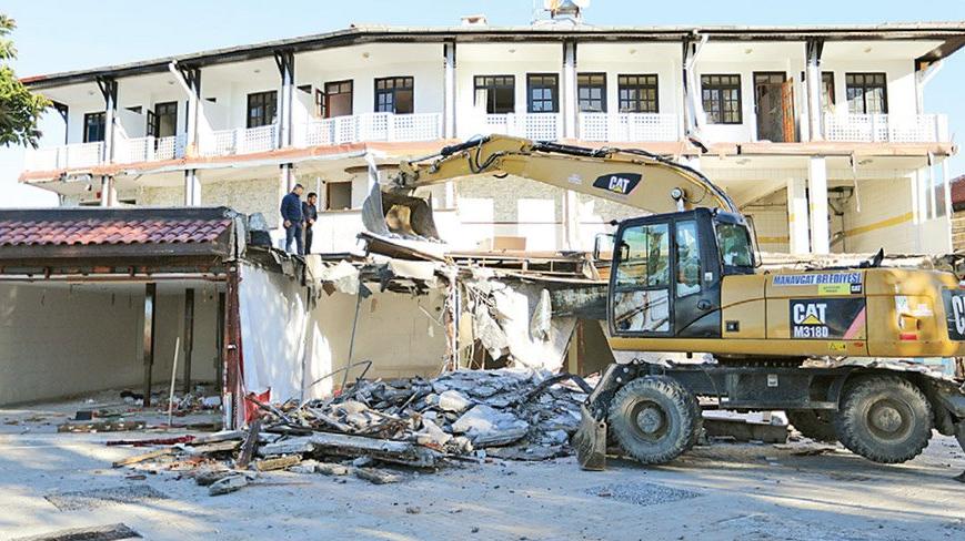 Side'de 50 yıllık kaçak yapılara savaş açıldı