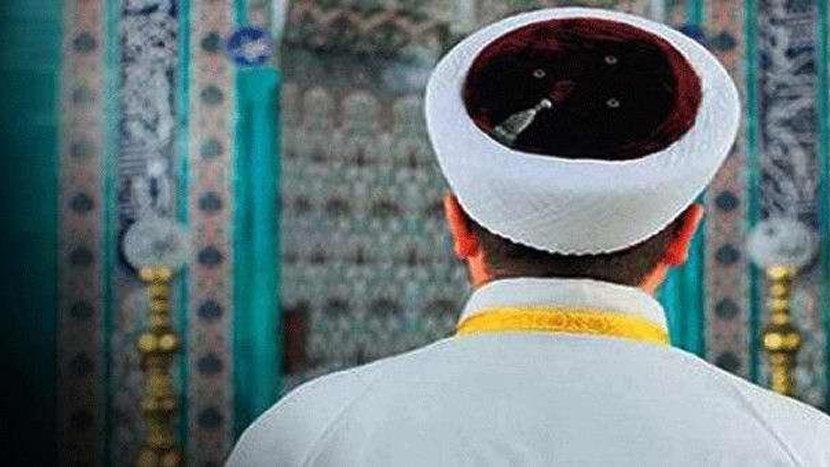 Taciz iddiasıyla yargılanan cami imamı emekli edildi