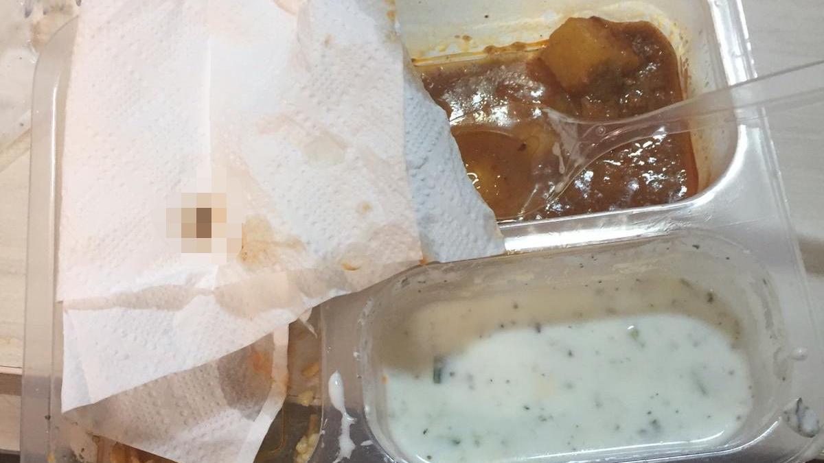 Sağlıkçılara verilen yemekten çıktı! Mide bulandırdı