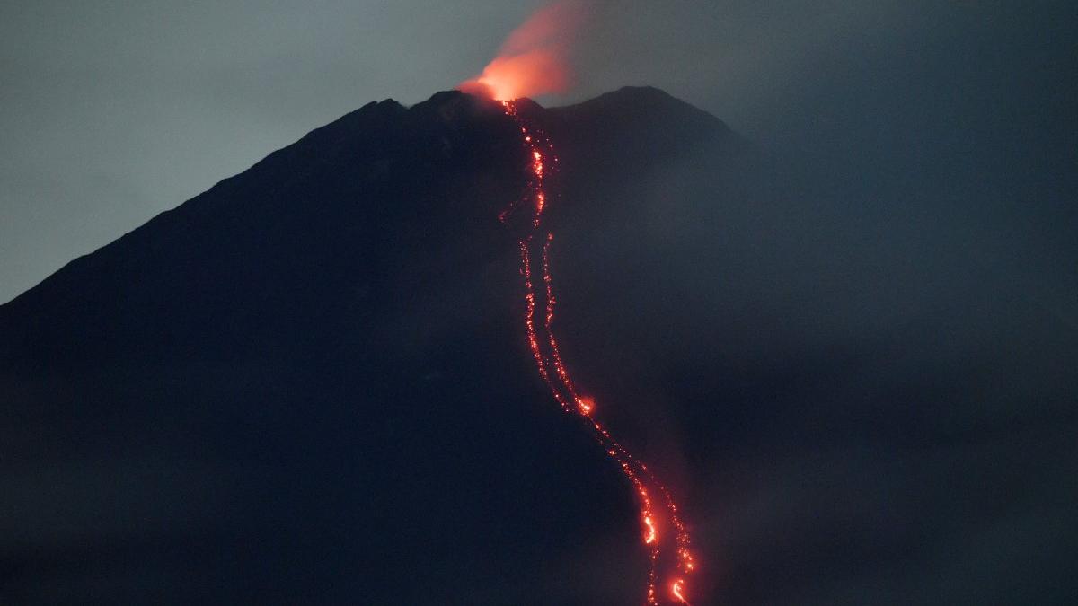 Kabusu yaşıyorlar: Uçak kazası ve depremden sonra şimdi de yanardağ