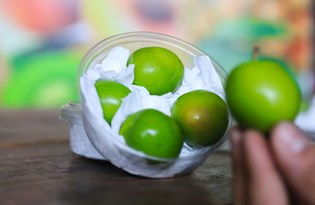 Aşeren annelere özel: 1 kilo kıyma fiyatına 4 adet yeşil erik