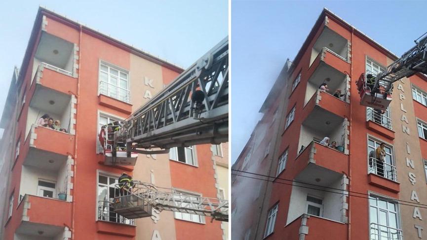 Apartmanda korkutan yangın: Vatandaşlar tek tek kurtarıldı