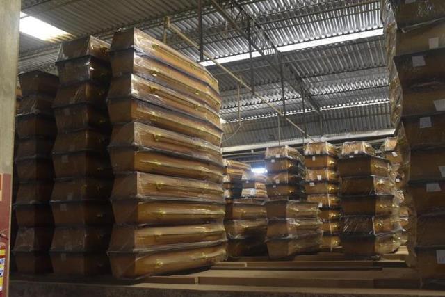 1 yıl oldu kabus bitmedi! Koronavirüsün her gün binlerce can aldığı ülkede tabut yetiştiremiyorlar