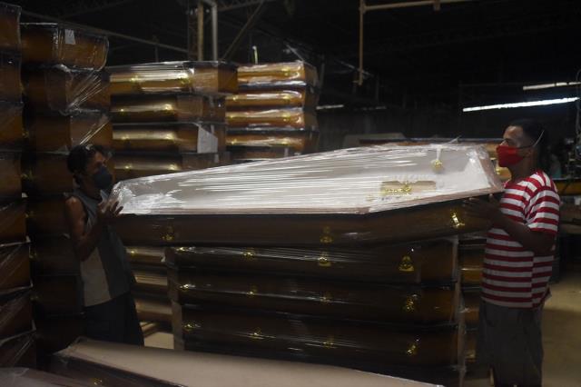 1 yıl oldu kabus bitmedi! Koronavirüsün her gün binlerce can aldığı ülkede tabut yetiştirilemiyor