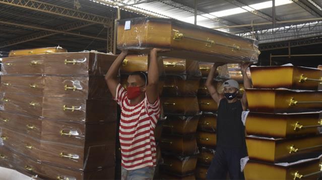 1 yıl oldu kabus bitmedi! Koronavirüsün her gün binlerce can aldığı ülkede tabut yetiştirilemiyor