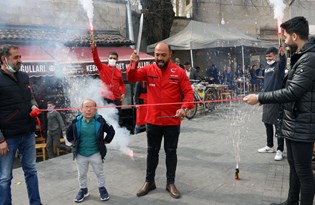 Gaziantepli kebapçılar müşterilerini davul zurna çalarak karşıladı, Adanalılar kebaba akın etti