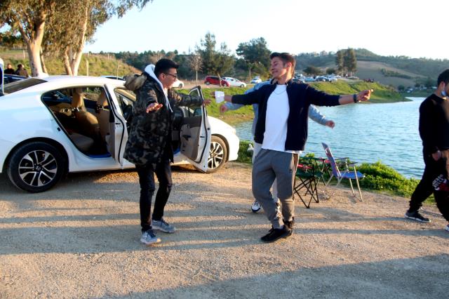 Adana'da mesire alanlarında yasak olunca teknede mangal yaktılar