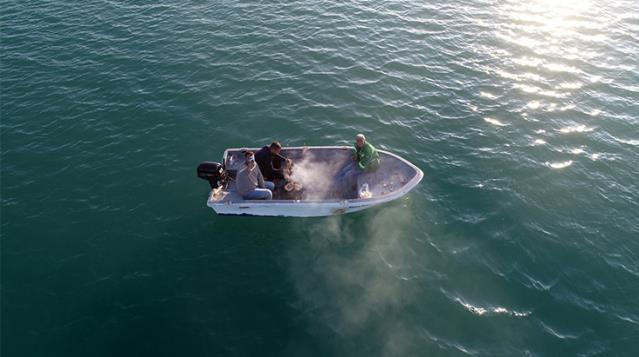 Adana'da mesire alanlarında yasak olunca teknede mangal yaktılar