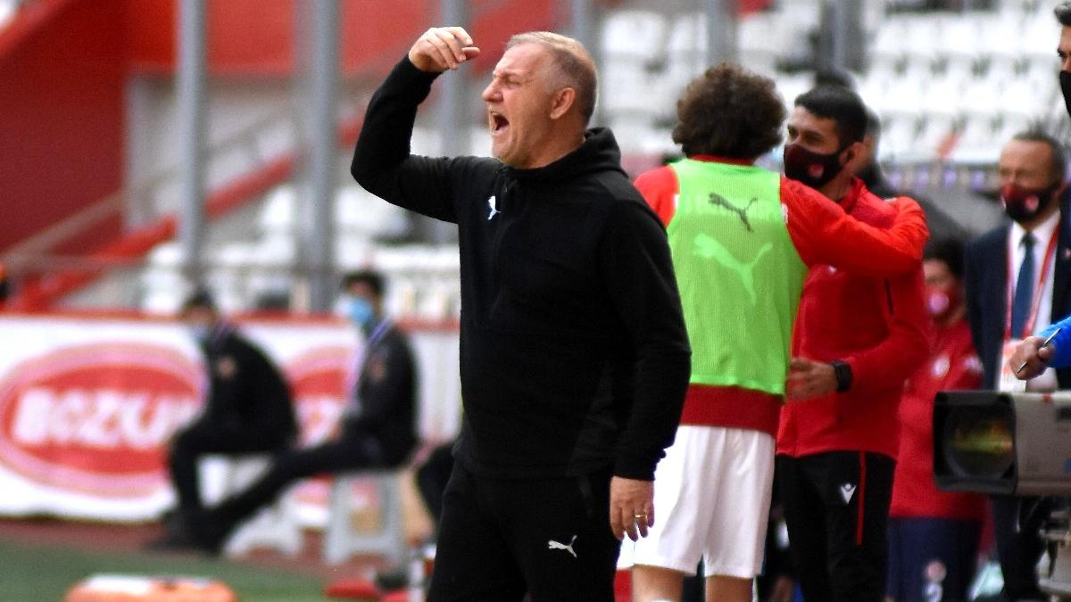 Mesut Bakkal: Süper Lig seviyesinde bireysel hatalar yaparsanız...