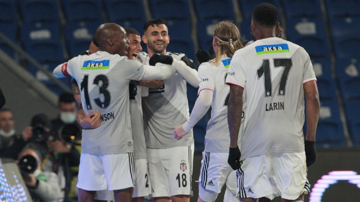Lider Beşiktaş, Başakşehir'i devirdi! 5 gollü çılgın maç: 2-3