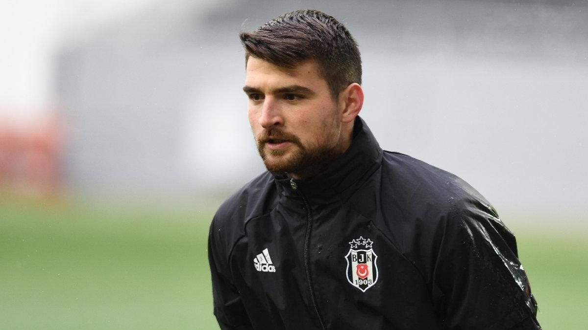 Beşiktaş'ın kalecisi Ersin Destanoğlu'na büyük onur
