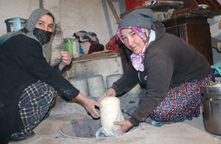 6 ay kumda gömülü kaldılar, bu peynirlerin son kullanma tarihi yok
