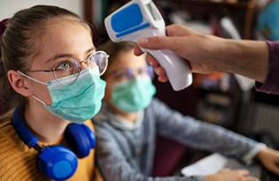 Bilim insanları açıkladı: Çocuklar neden Covid-19’dan daha az etkileniyor?