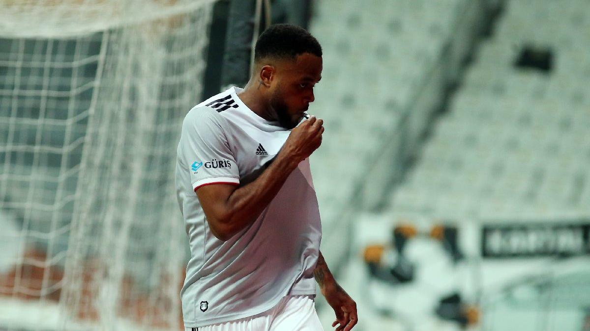 Cyle Larin, Kanada'da da atmaya devam ediyor