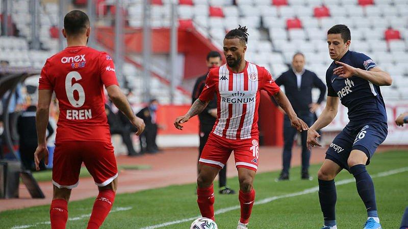 Antalyaspor Kasımpaşa'ya da kaybetmedi! Yenilmezlik serisi 13 maç...