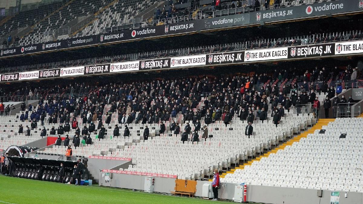 Beşiktaş-Fenerbahçe derbisinde taraftar tepkisi: 'Derbide yasak yok galiba!'
