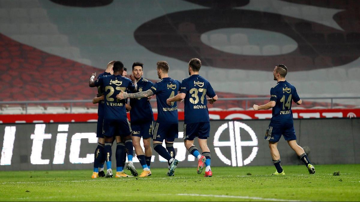 Fenerbahçe iç sahada galibiyet arıyor! Rakip Gençlerbirliği...
