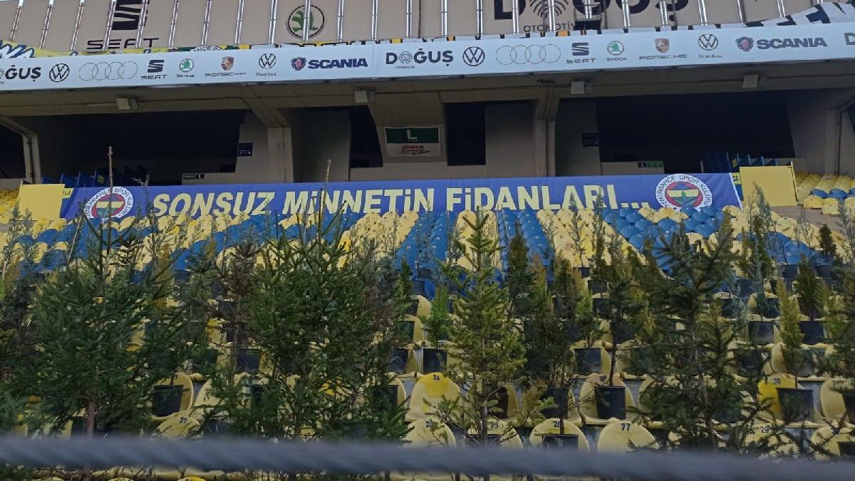 Fenerbahçe tribünlerinde fidanlar yer aldı!