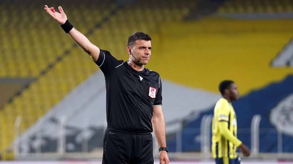 Fenerbahçe-Antalyaspor maçında Ümit Öztürk önce penaltı verdi sonra...