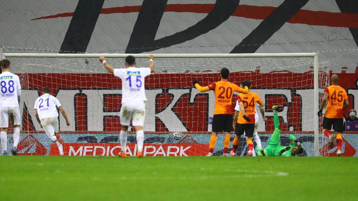 Galatasaray'da savunma faciası