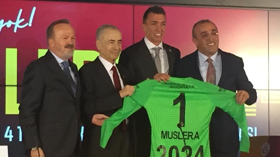 Fernando Muslera, Galatasaray ile 2024 yılına kadar sözleşme uzattı